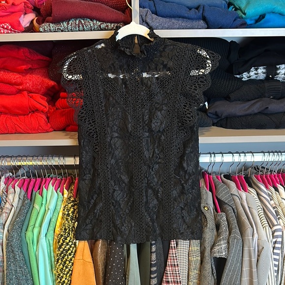 Cable & Guage black lace and embroidered sleeveless lined mock neck top size XS - Picture 1 of 3